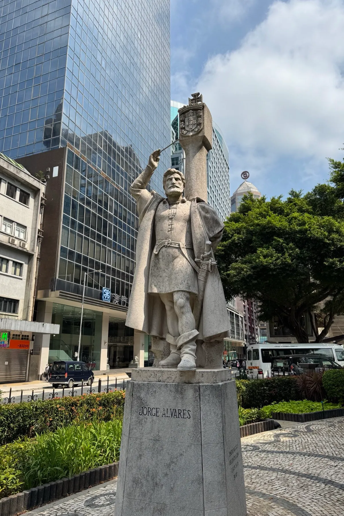 조르제 알바레스
동상